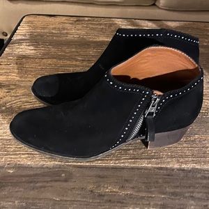 Lucky brand low black ankle boot